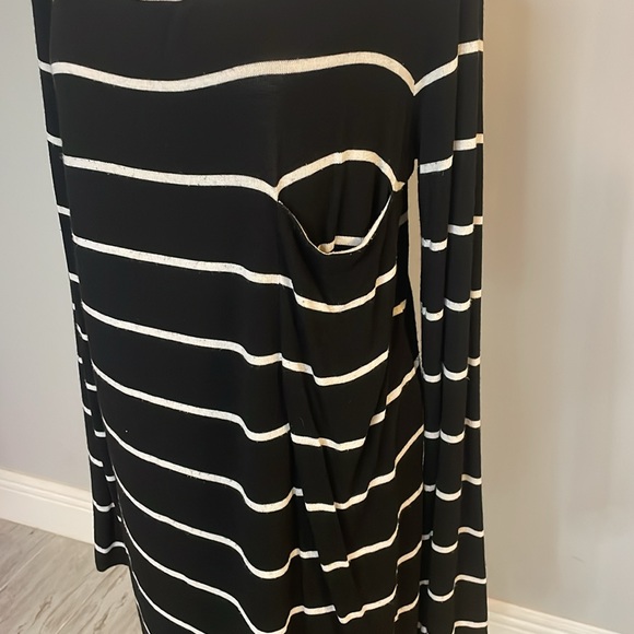 [BCBGMAXAZRIA] Black/White Striped Knit Sweater Dress - Size Medium - Picture 2 of 3